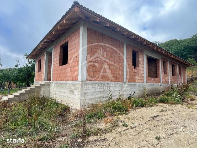 Casă cu 4 camere decomandat în Tomnatic