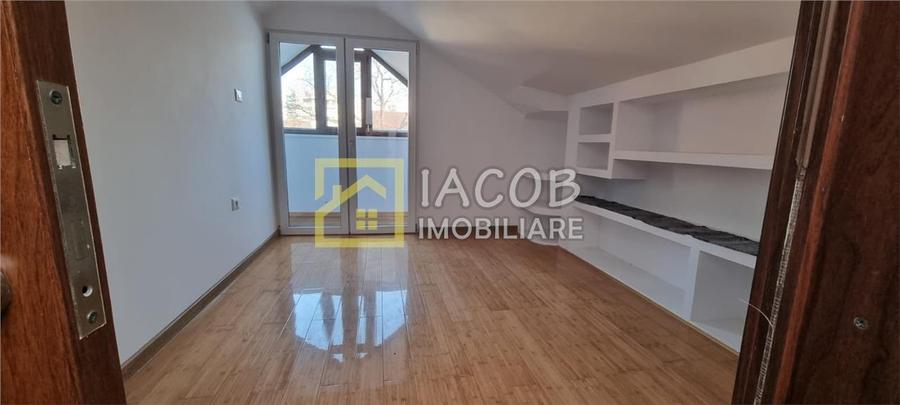 Duplex cu 4 camere cu Canalizare în Central