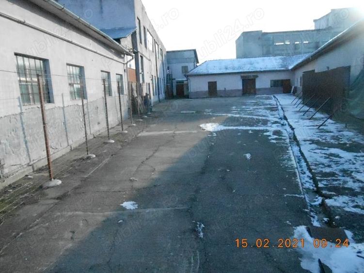 Spațiu comercial, de 800 mp, în Ineu