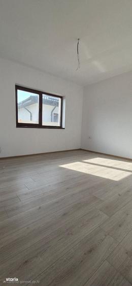 Casă cu 4 camere cu Teren 350 Mp în Domnești
