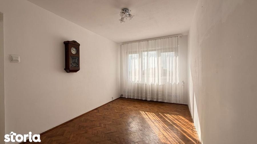 Apartament cu 3 camere semidecomandat în Circumvalațiunii