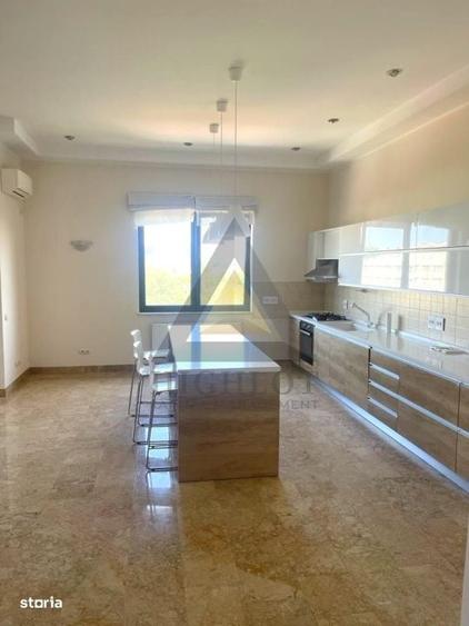 Apartament cu 4 camere în Arcul de Triumf