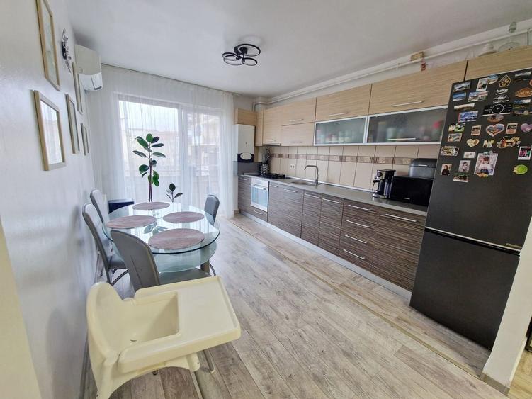 Apartament cu 3 camere semidecomandat, mobilat în Florești — fotografia 3
