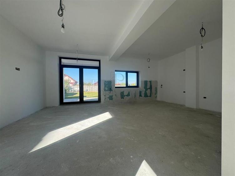 Duplex cu 5 camere cu Teren 340 Mp în Moșnița Nouă