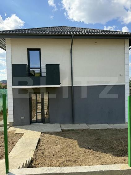 Casă individuală cu 4 camere cu Teren 425 Mp în Tomești
