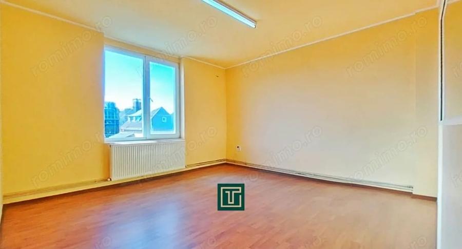 Cladire cu 10 camere in Aradul Nou ideala pentru investi?ie/afaceri - 4