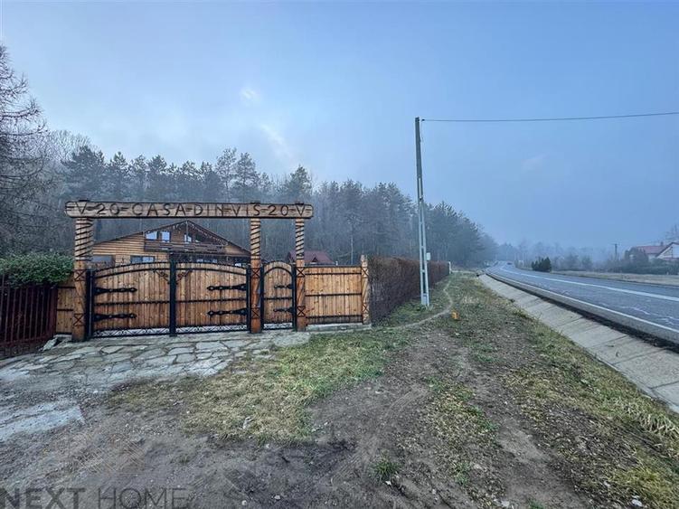 Casă cu 10 camere cu Teren 1600 Mp în Bolotești