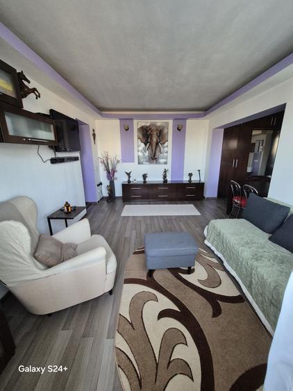 Apartament cu 4 camere decomandat în Tătărași