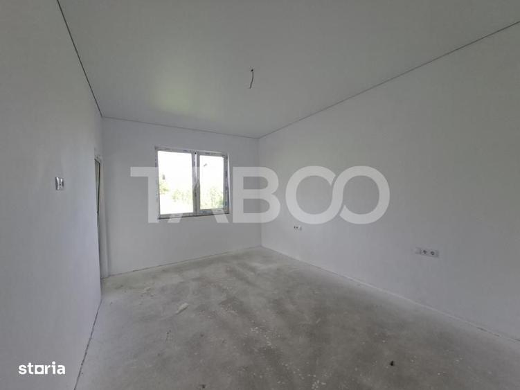 Casă cu 3 camere decomandat în Cristian