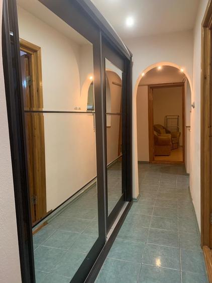 Apartament cu 3 camere decomandat în Călărași