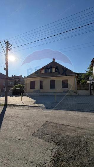 Casă cu Teren 862 Mp în Central