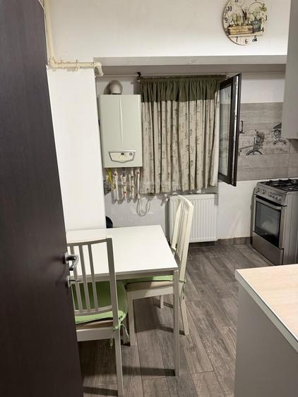 Apartament cu 3 camere decomandat, mobilat în Berceni