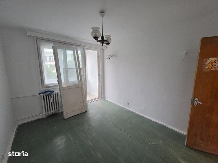 Apartament cu 3 camere semidecomandat în 1 Decembrie 1918