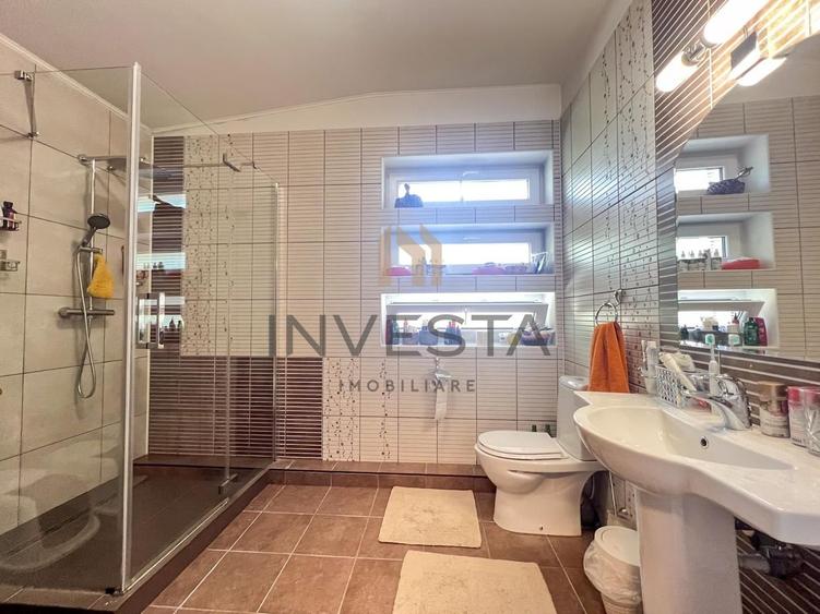 Casă individuală cu 6 camere cu Canalizare în Central