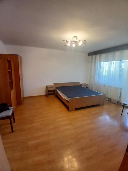 Garsonieră decomandată, mobilată în Lunei