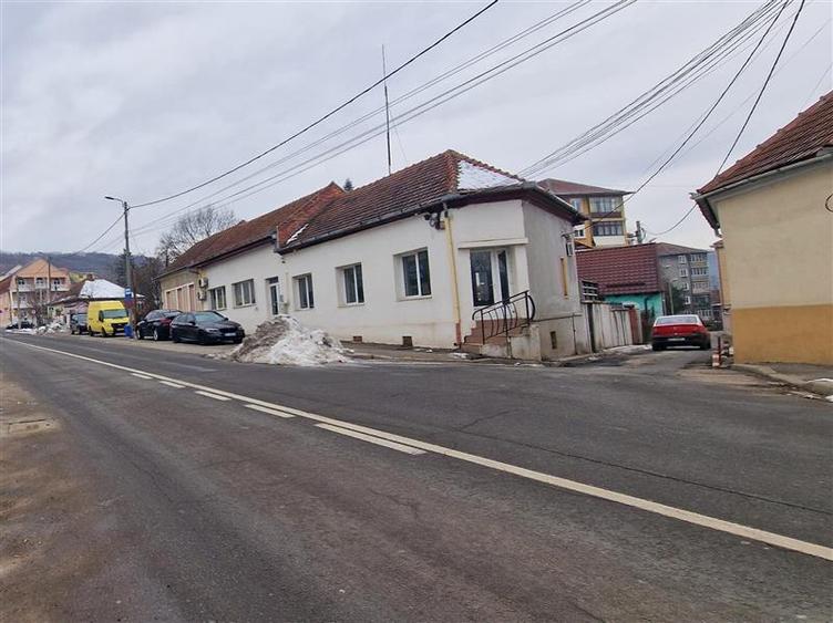 Resita Central Sp.Comercial 415 mp - 2