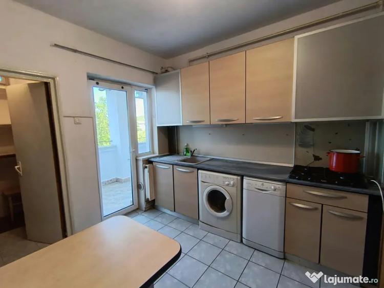 Apartament cu 3 camere decomandat în Săsar