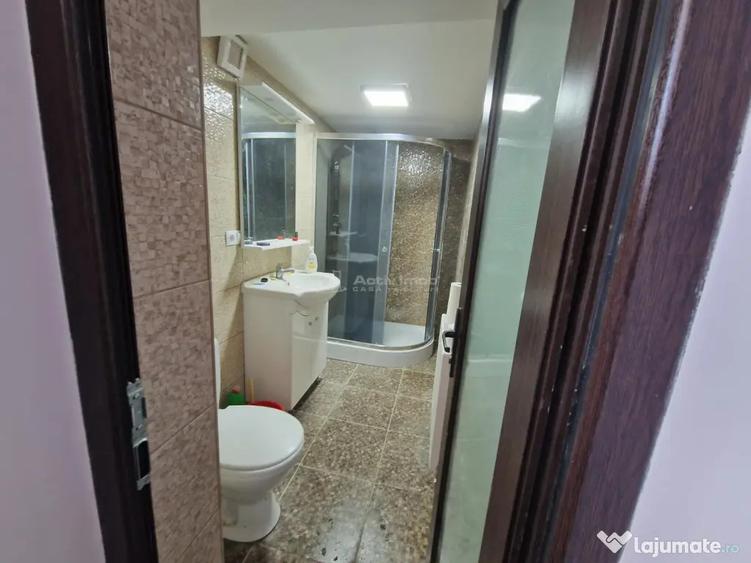 Casă cu 12 camere cu Teren 1000 Mp în Români