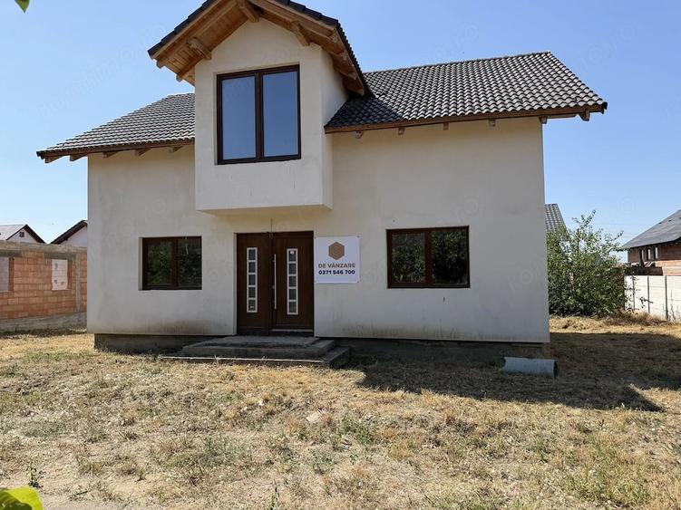 Casă cu Teren 400 Mp în Sud