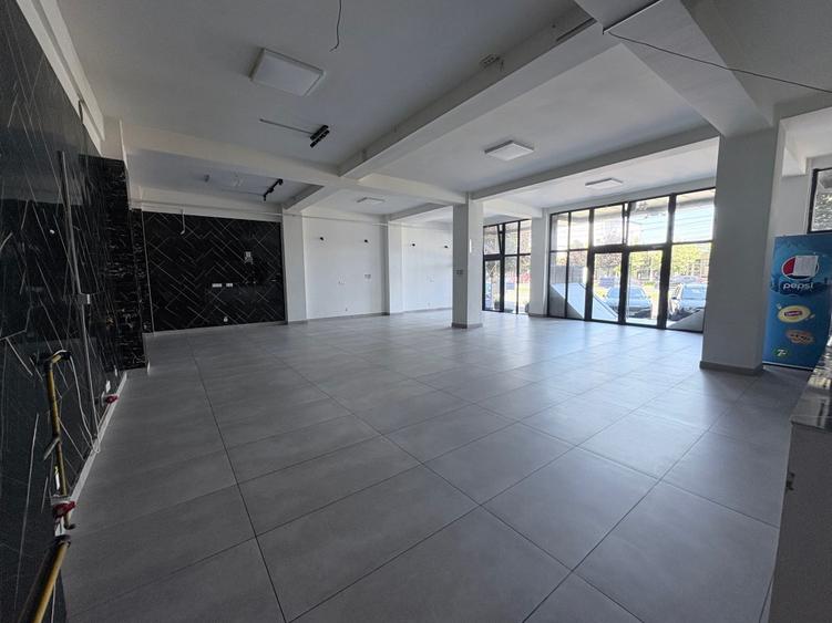 Spațiu comercial, de 240 mp, în Central