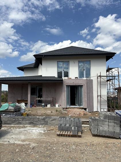 Casă cu 3 camere în Valea Adâncă