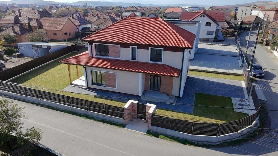 Casă cu 4 camere în Apahida