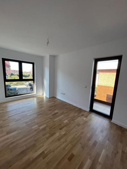 Duplex cu 4 camere cu Canalizare în Florești