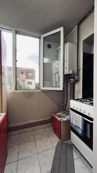 Apartament cu 3 camere decomandat în Aradului