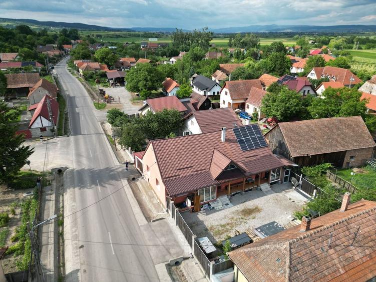 Casă individuală cu 6 camere cu Canalizare în Ilieni