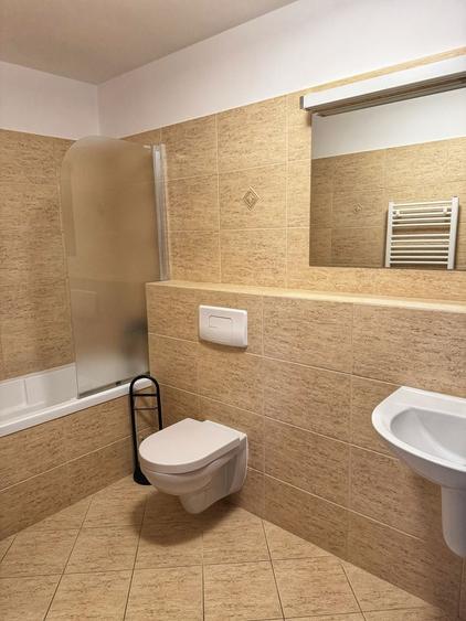 Apartament cu 3 camere decomandat în Sud