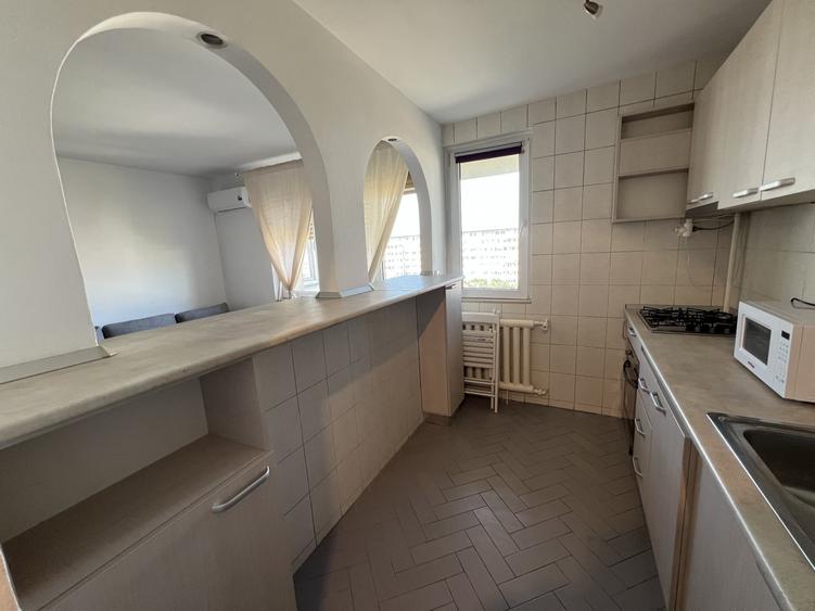 Apartament cu 2 camere semidecomandat, mobilat în 1 Mai