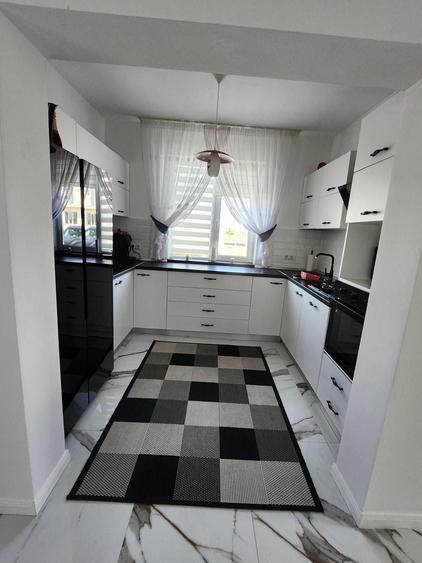 Casă cu 4 camere în Central