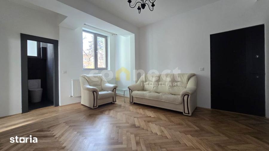 Apartament cu 5 camere în Central