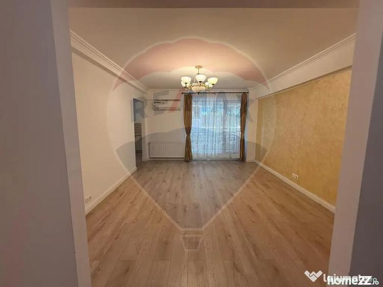 Apartament cu 3 camere decomandat în Aviației