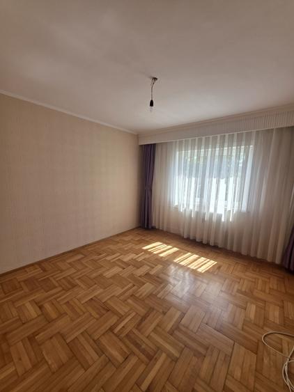Apartament cu 3 camere decomandat în Rogerius