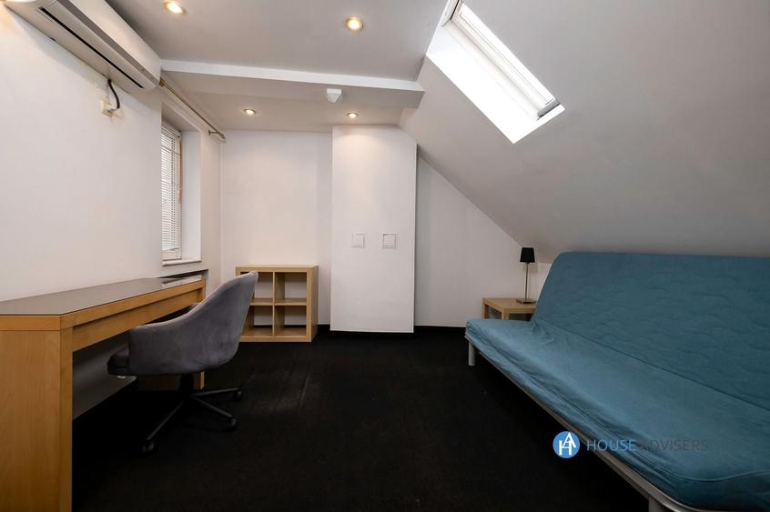 Casă individuală cu 5 camere cu Teren 180 Mp în Romană