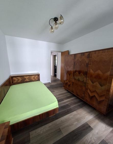 Apartament cu 3 camere semidecomandat în Drumul Taberei