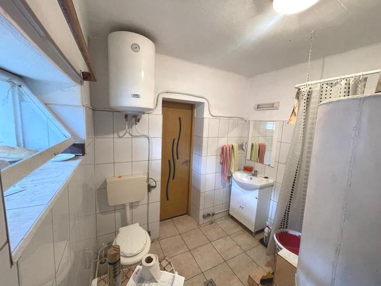 Casă individuală cu 4 camere cu Canalizare în Cugir
