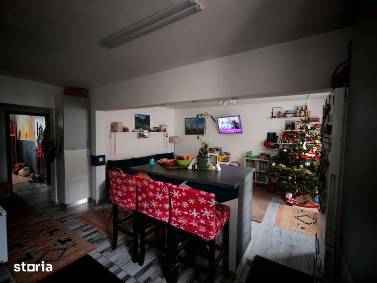 Apartament cu 3 camere decomandat în Astra