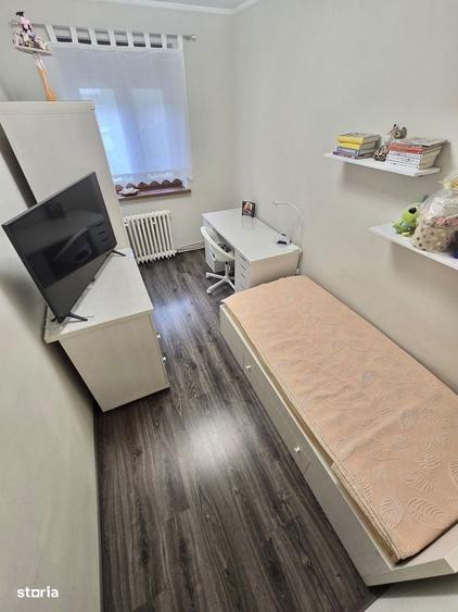 Apartament cu 4 camere decomandat în Central