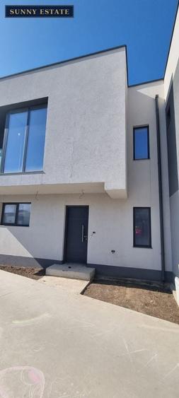 Casă individuală cu 4 camere cu Canalizare în Exterior Est