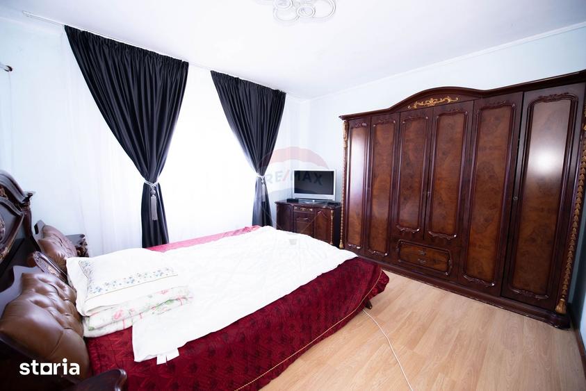 Casă cu 7 camere cu Teren 466 Mp în Central