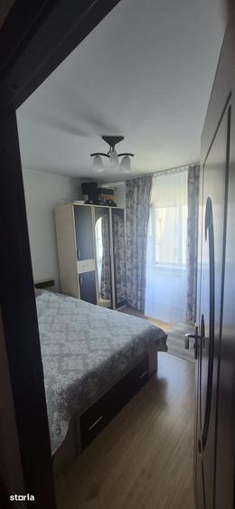 Apartament cu 3 camere decomandat în Găvana