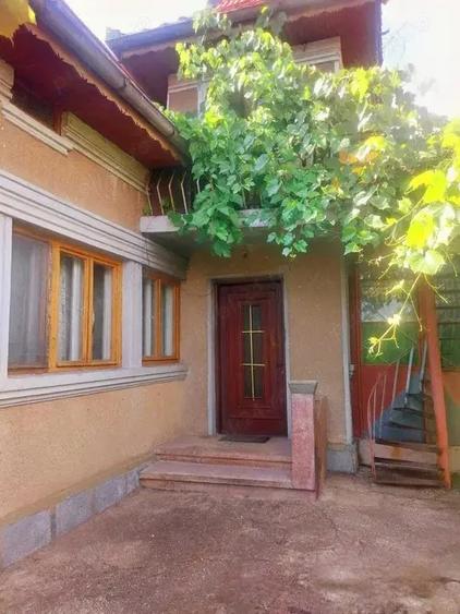 Casă cu 5 camere cu Teren 365 Mp în Central