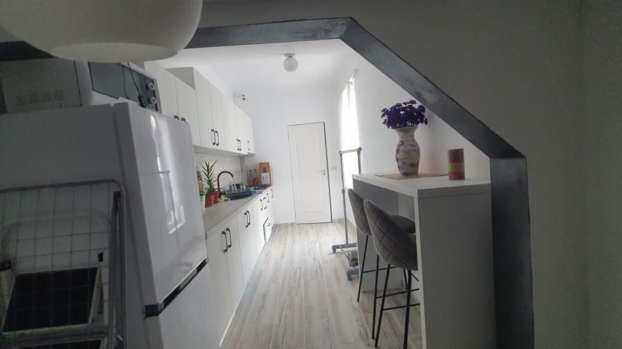 Apartament cu 4 camere decomandat în Central