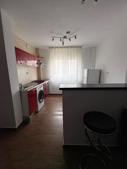 Apartament cu 2 camere semidecomandat, mobilat în Drumul Taberei