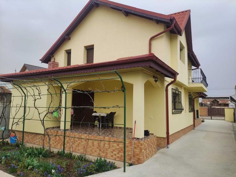 Casă cu 4 camere în Băleni