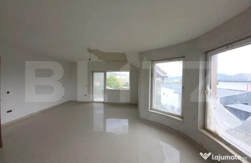 Casă cu 5 camere cu Teren 2700 Mp în Central