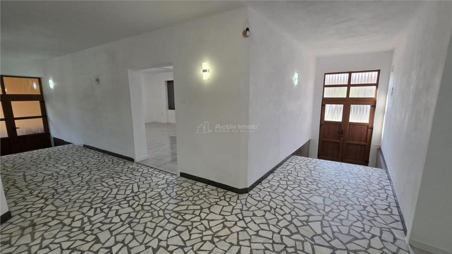 Spațiu comercial, de 130 mp, în Răcășdia