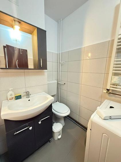Apartament cu 3 camere decomandat în Girocului
